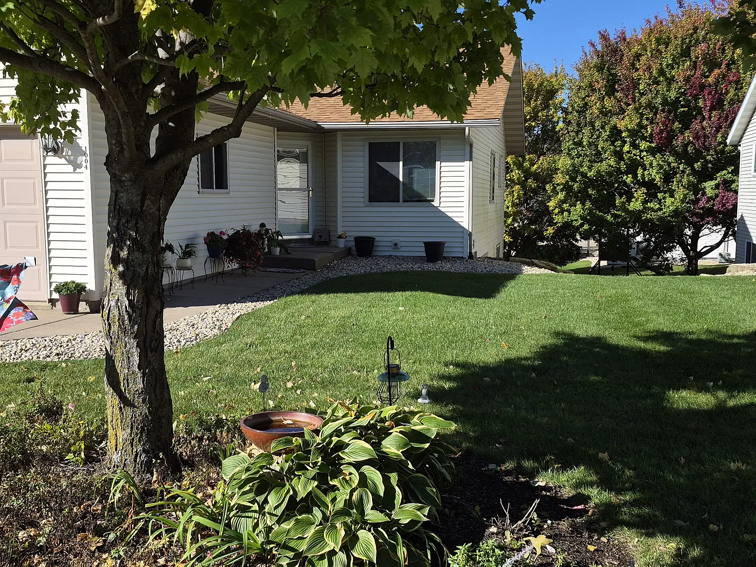 4 bed, 2200 sqft, $1,800 — Photo 2