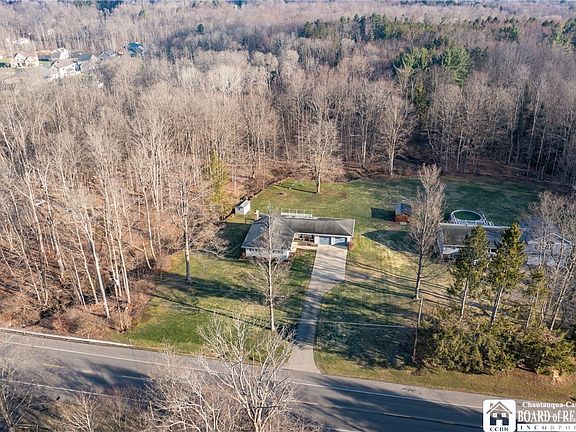 3rd image of 912 Hunt Rd