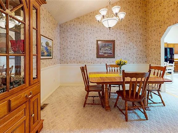 3rd image of 4423 Toyon Dr