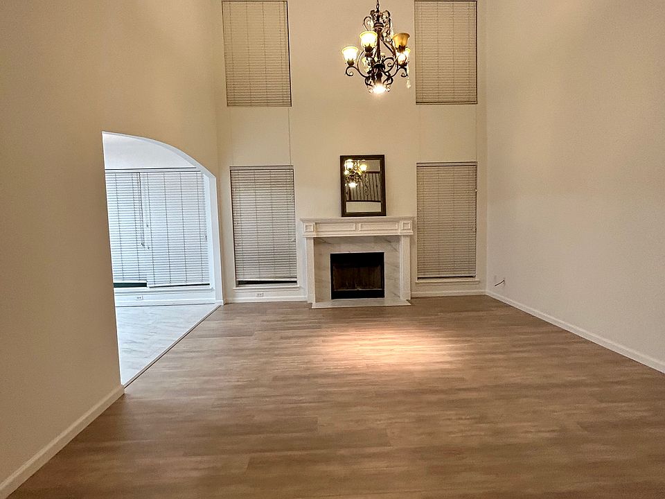 1st image of 600 Juniper Dr #600