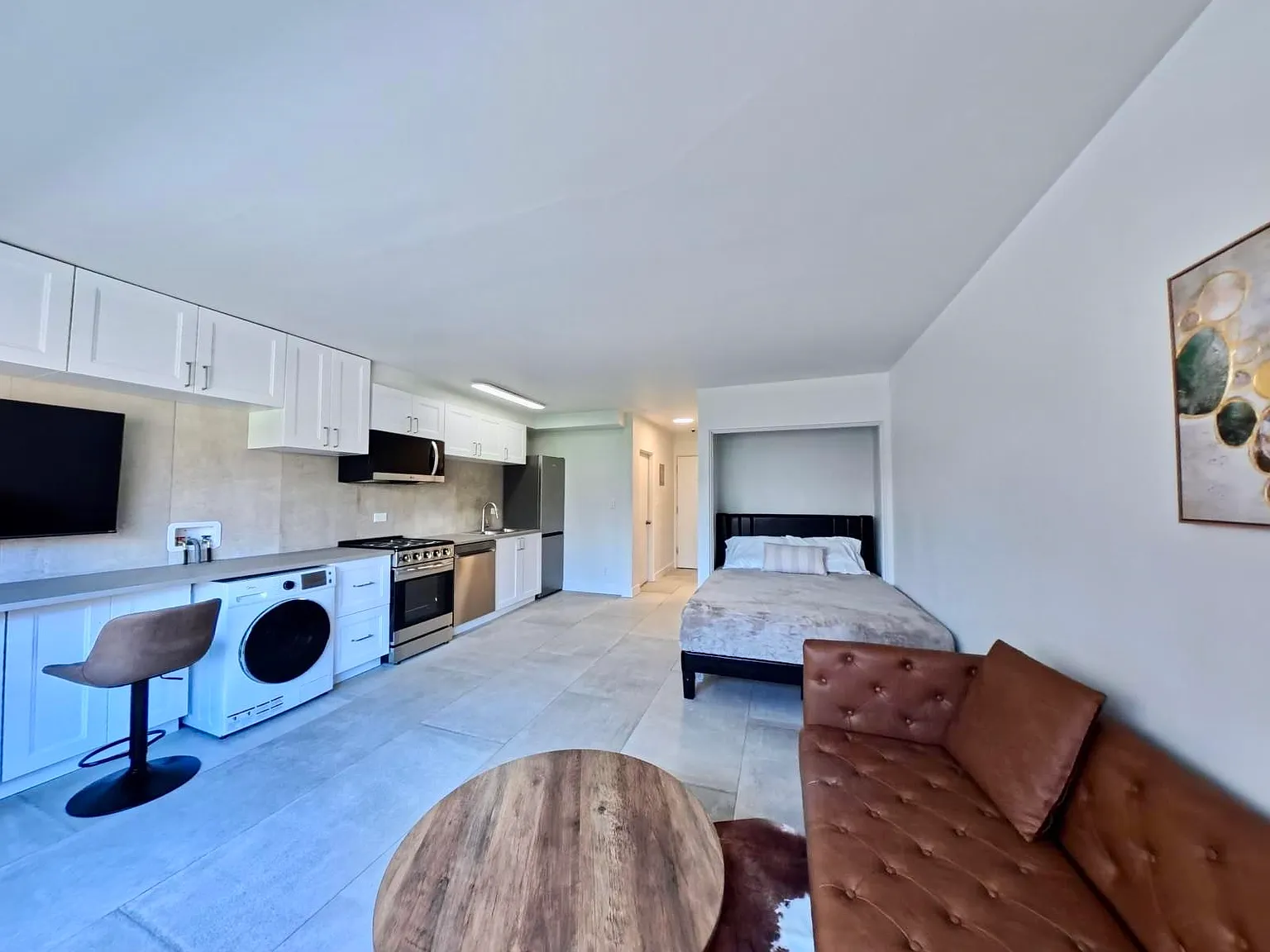 Studio, 450 sqft, $2,350 — Photo 3