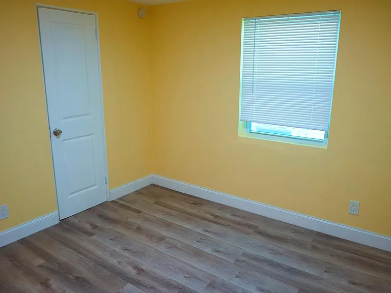 1666 N Myrtle Ave — Photo 9