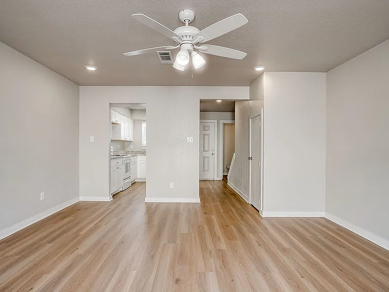 105 SE Gardens Blvd #111 — Photo 13