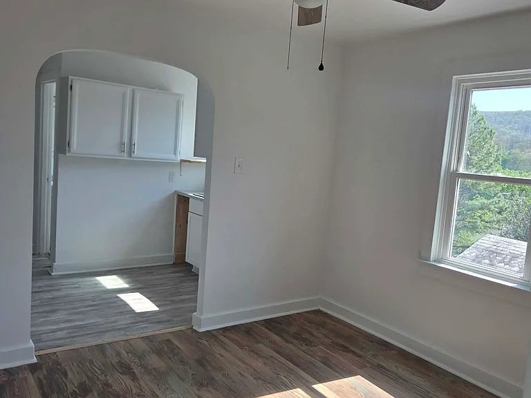 404 Walnut St #B — Photo 11