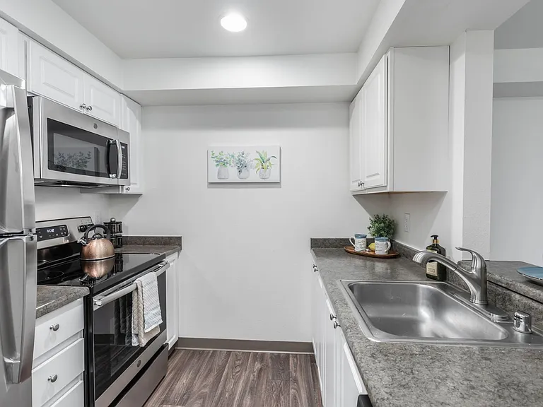 Kenmore Village Apartments — Photo 1