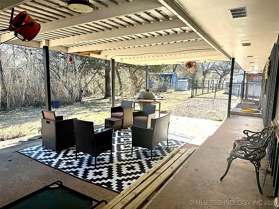 5th image of 2627 Woodland Dr