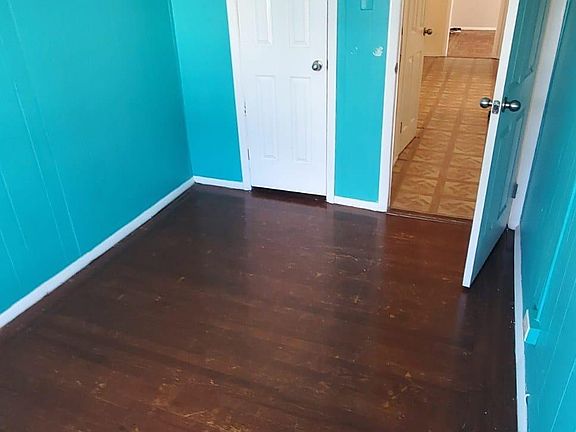 3rd image of 2533 Holland Ave #2