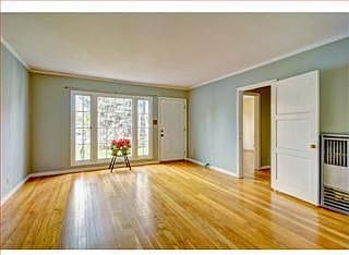 4th image of 128 Markham Ave