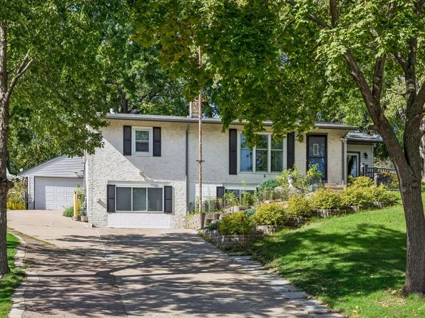 3209 Random Rd, Eagan, MN 55121