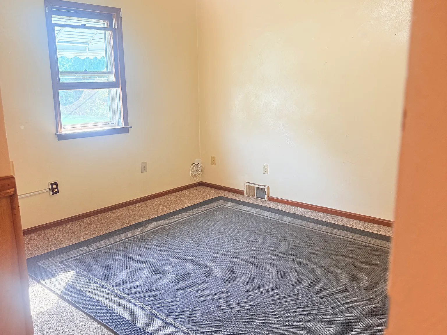 1 bed, 800 sqft, $650 — Photo 2