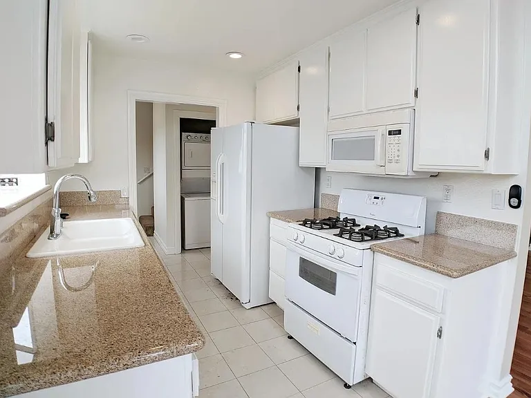 Carmelina Lofts — Photo 9
