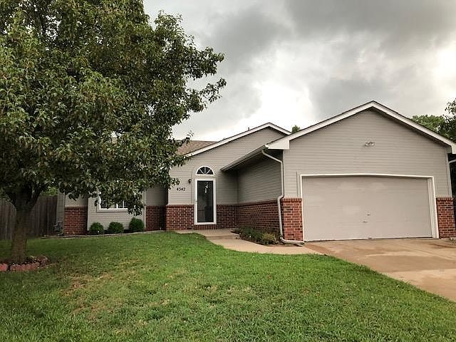 1st image of 4342 N Woodlawn Ct