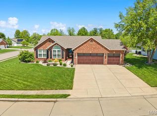 2016 Richview Dr, Saint Jacob, IL 62281