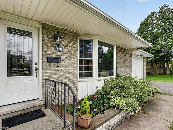 5th image of 978 Ferndale Ave