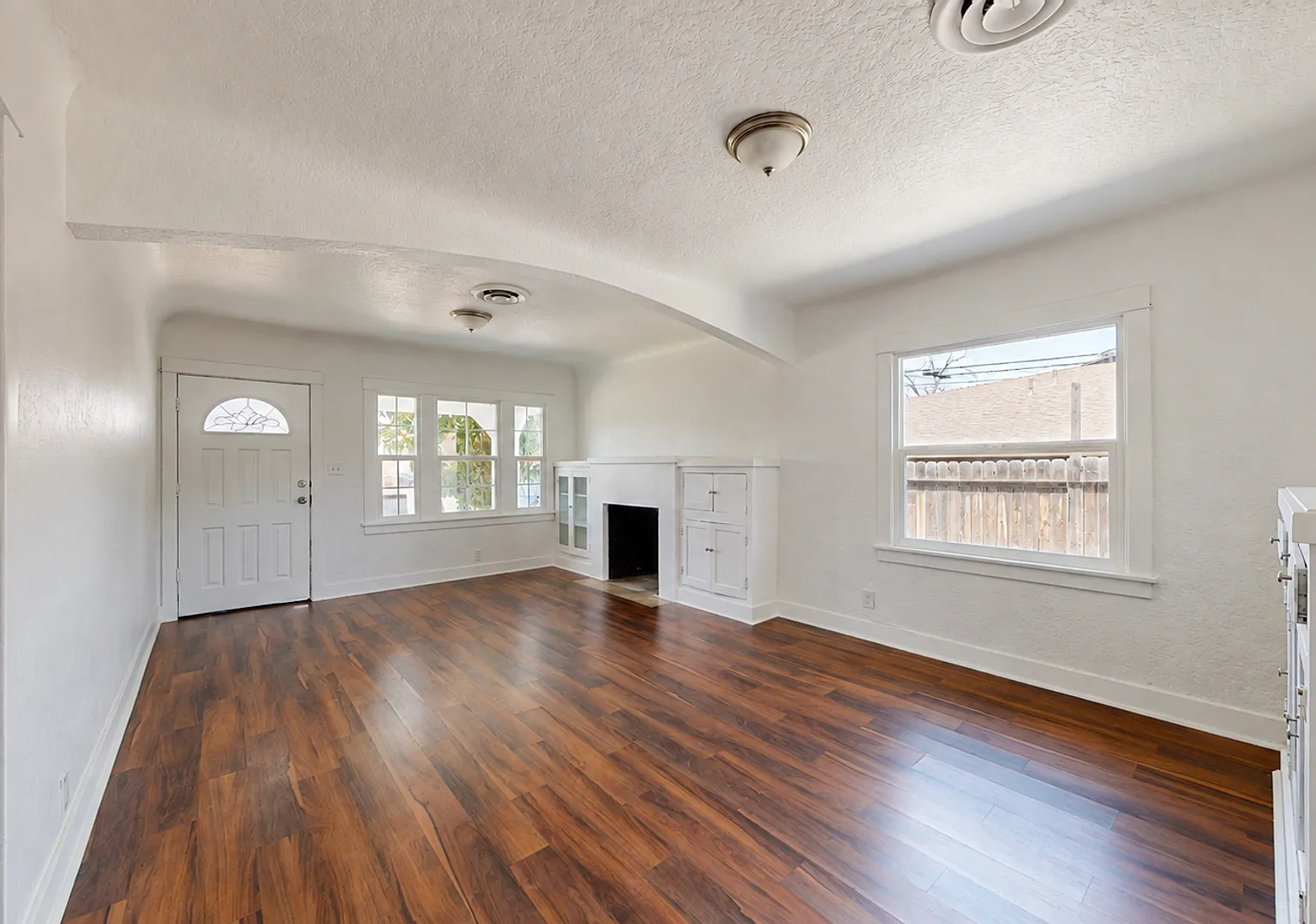 1718 Fairmount Boulevard — Photo 3