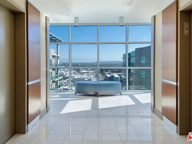 13700 Marina Pointe Dr #1431 — Photo 33