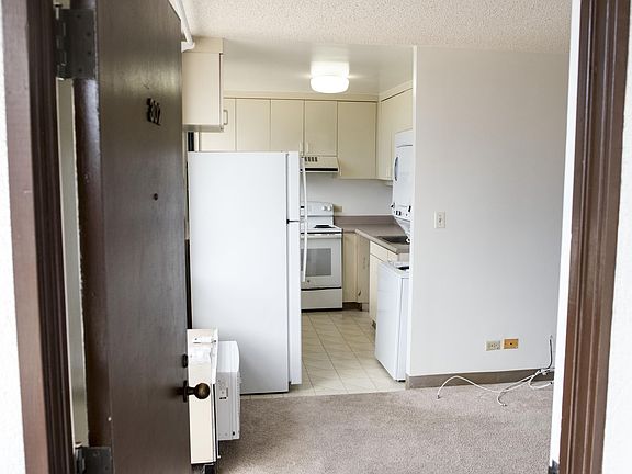 2nd image of 722 Birch St APT 302