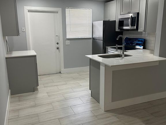 2nd image of 415 Melody Ln APT B