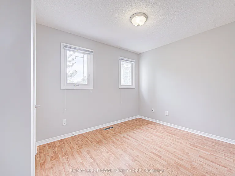 426 Parklane Rd — Photo 36