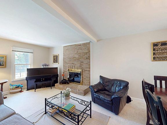 2nd image of 10603 Oxford Ct