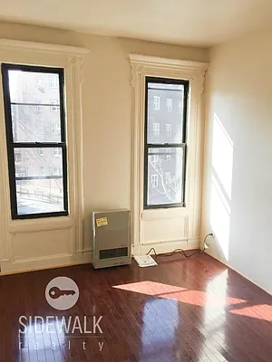 Rented by Sidewalk Realty LLC | media 4