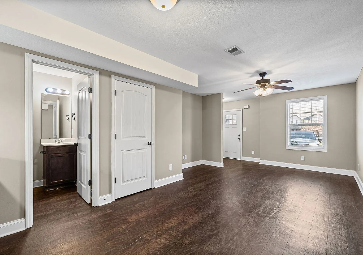 Pet Friendly Two Bedroom! — Photo 4