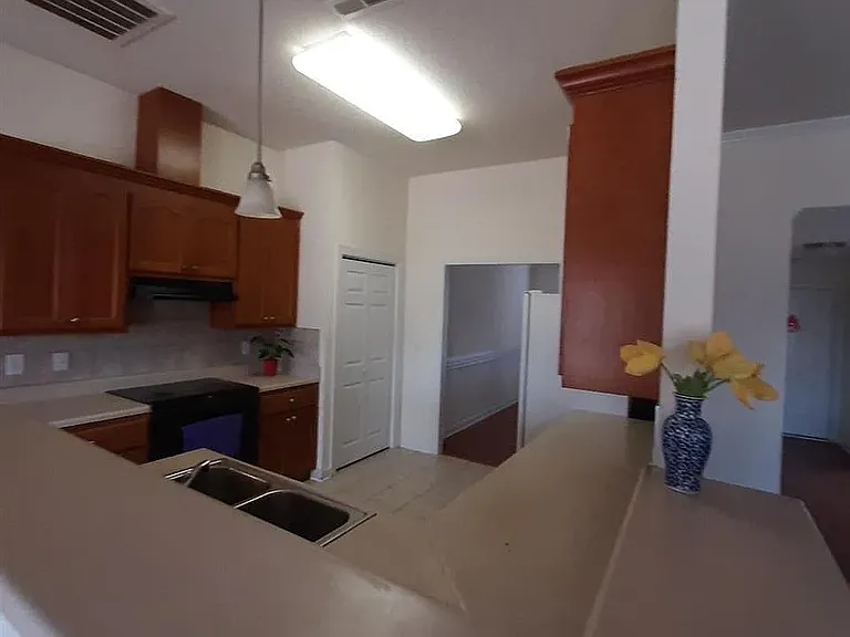 117 Tottenham Way — Photo 1