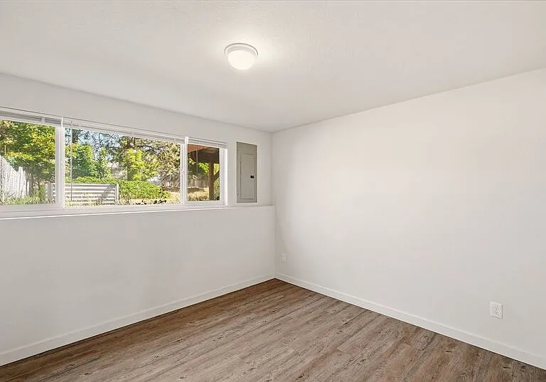 10923 E 16th Ave — Photo 13