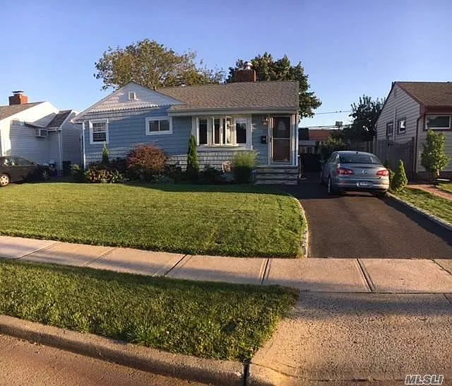 77 Grant St photo 1