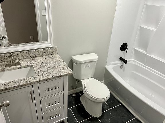 4th image of 823 Stonewall Ct