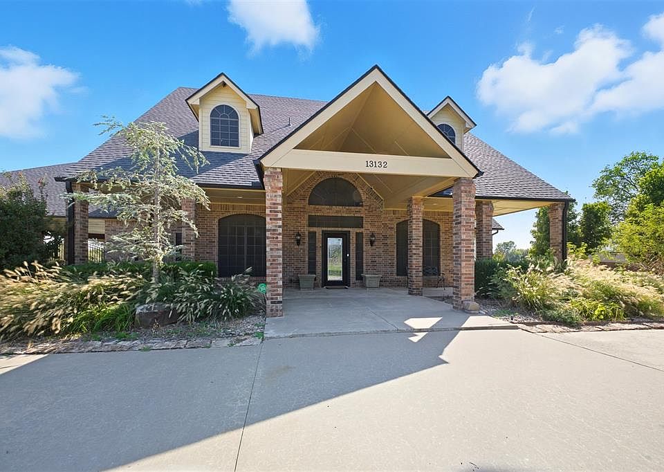 HAUTE コート【44】 13132 SW 44th St, Yukon, OK 73099 | Zillow
