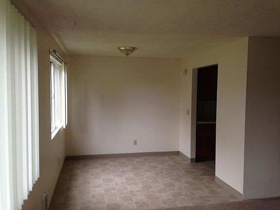 3rd image of 1270 Cedar Ave APT 2