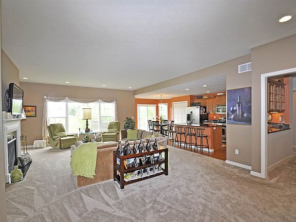 5th image of 815 Boxwood Dr N