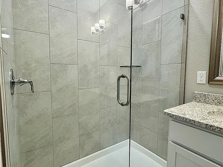 915 NE Heights Ln — Photo 20