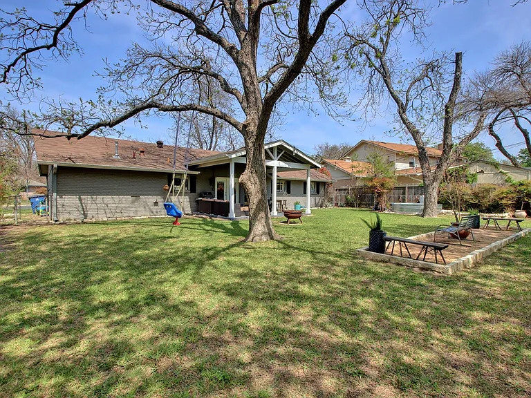 1903 Teakwood Dr — Photo 33