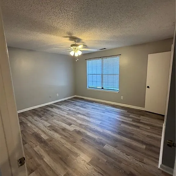 98 Hidden Lake Ct — Photo 17