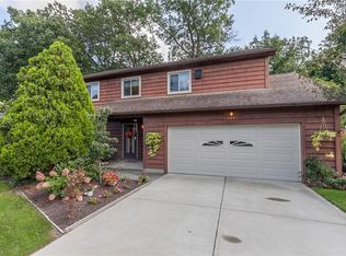 25401 Tyndall Falls Dr, Olmsted Falls, OH 44138