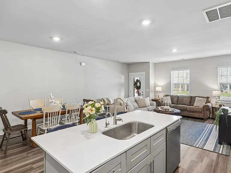4607 Sardius Dr — Photo 2