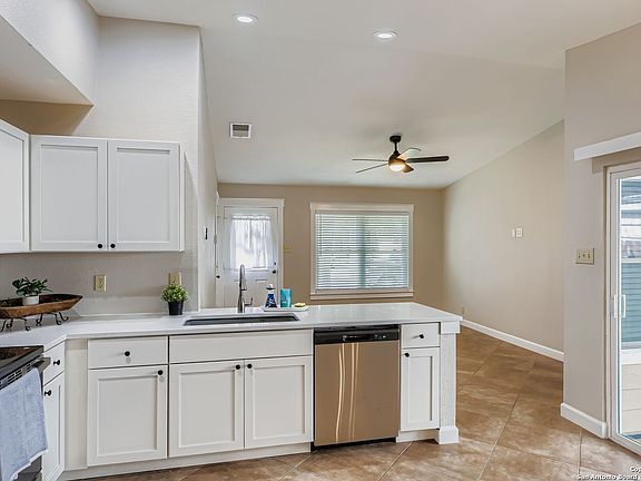 4th image of 6709 Hickory Springs