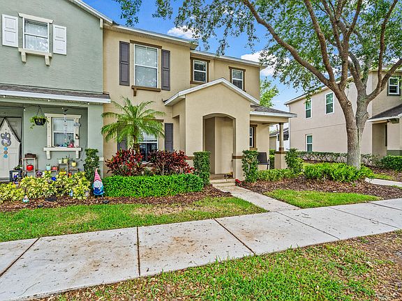 3rd image of 1814 Pointe West Way