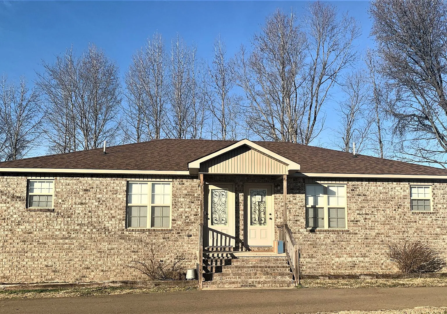 174 Courtright Rd — Photo 1