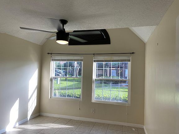 5th image of 345 Lakepointe 104 Dr