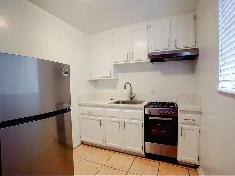 1134 N SYCAMORE AVE — Photo 8