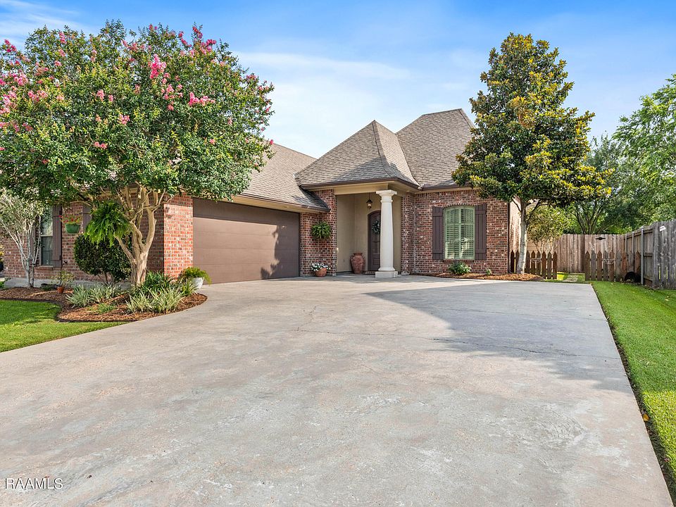 1st image of 308 Bluebonnet Dr