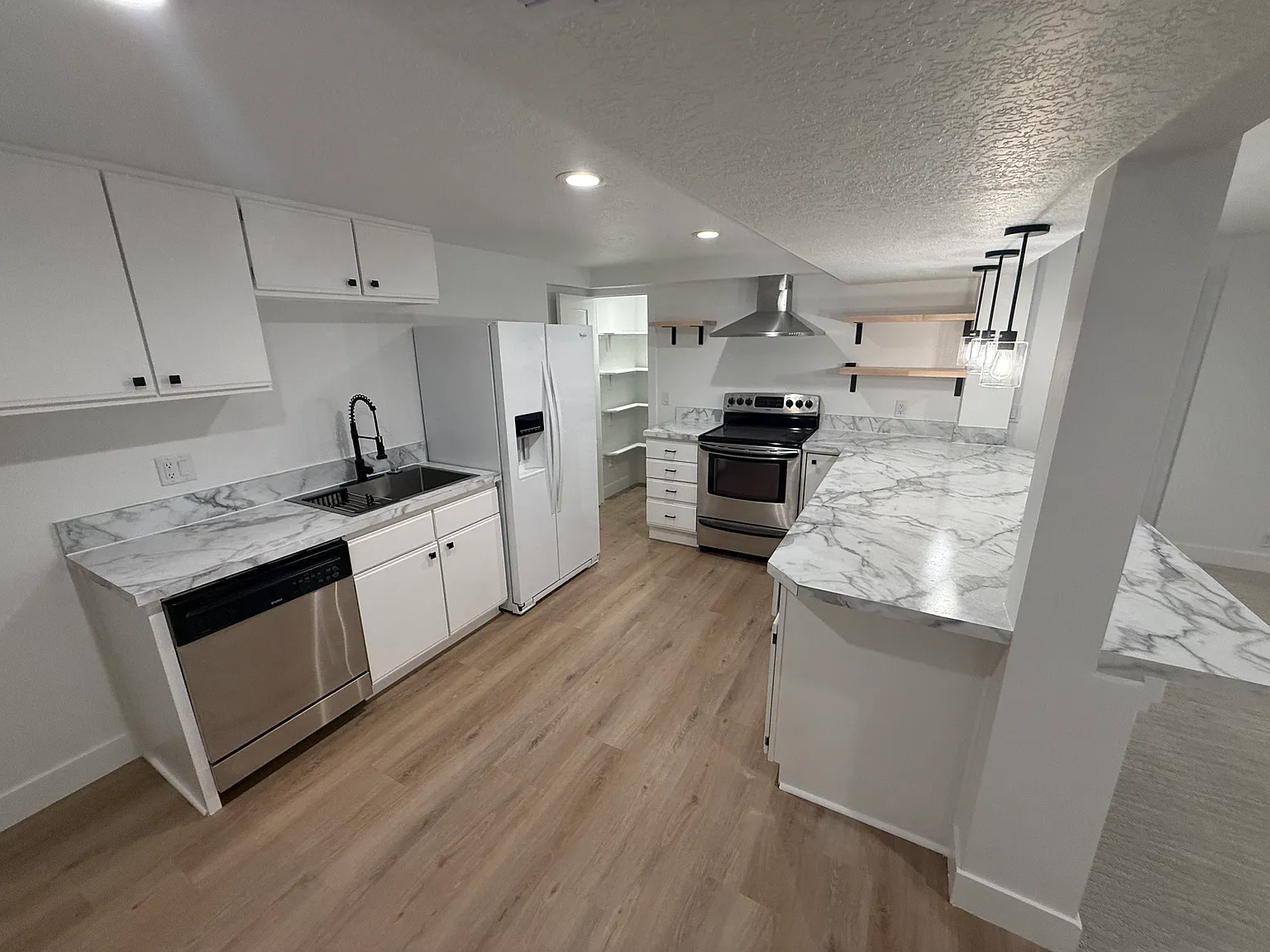 2 bed, 966 sqft, $1,600 — Photo 1
