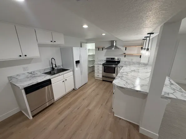 1053 E 10600 S, White City, UT 84094