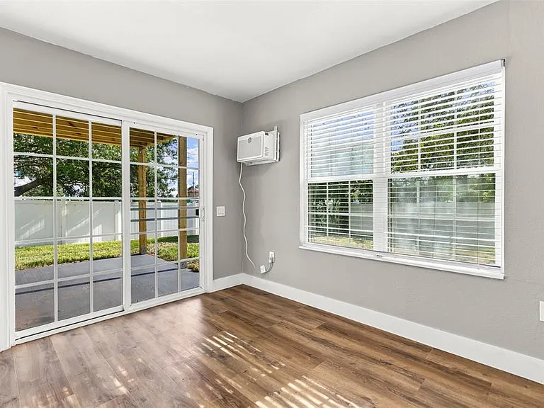 11462 Commercial St — Photo 15