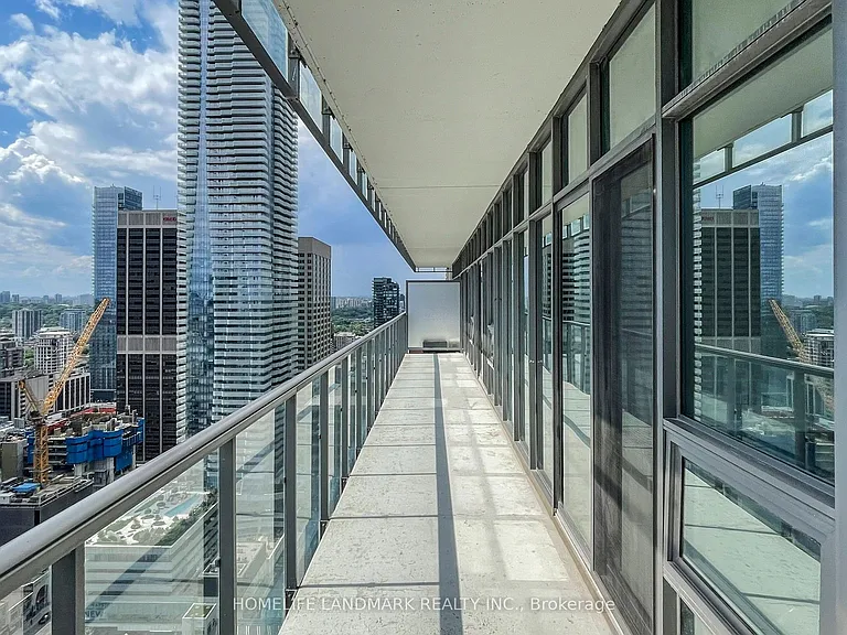 33 Charles St E #3406 — Photo 36