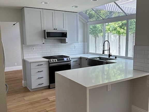 Fully renovated kitchen, stainless steel appliances, custom maple cabinets