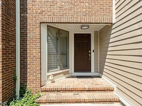 3rd image of 7 Lenox Ct